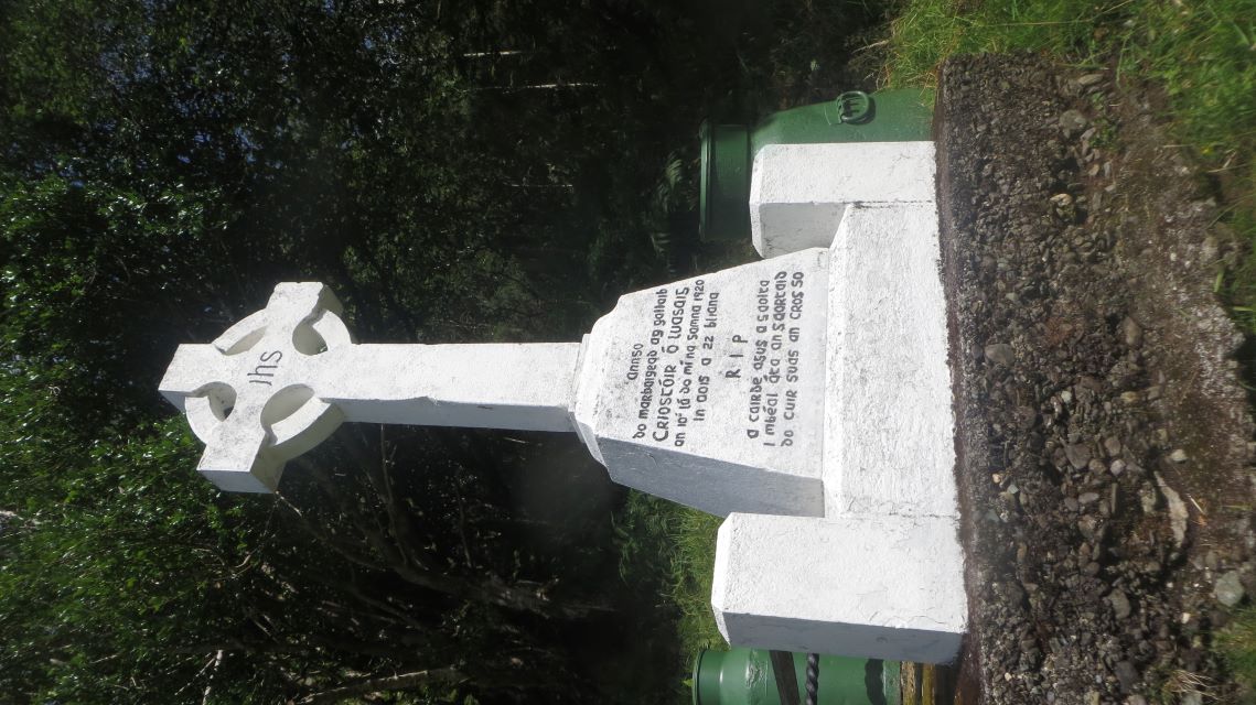 Christóir Ó Luasaigh memorial Béal Átha n'Ghaorthaidh a marble Celtic Cross