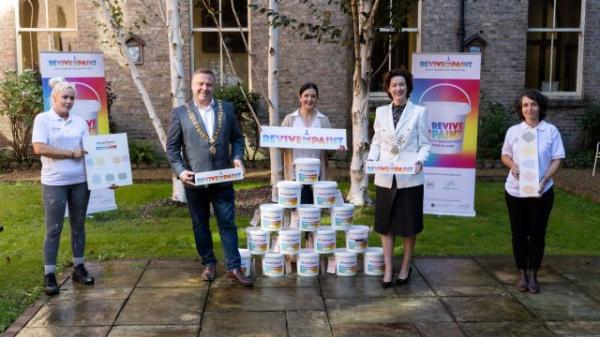 The mayor of the county of cork councillor Gillian Coughlan with the previous mayor promoting the revive pain initiative