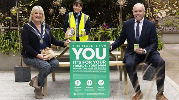 Mayor and Chief Executive with Anti Litter Sign