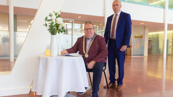 Mayor of the County of Cork. Cllr. Danny Collins signing a Book of Condolence in memory of the victims of the earthquakes in Turkey and Syria. , accompanied by the Chief Executive of Cork County Council, Tim Lucey