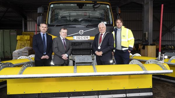 The Mayor of the County of Cork, Cllr Frank O’Flynn has welcomed Cork County Council’s latest addition to its machinery fleet, six state-of-the-art salt spreaders, and four new 26-tonne Winter Service Vehicles. Pictured are, Stephen Smyth, Transport Infrastructure Ireland, Kevin Morey, Acting Divisional Manager North Cork, County Council Cork, Cllr. Frank O’Flynn Mayor County of Cork and Owen Smith, Transport Infrastructure Ireland.