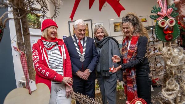 Pictured (L/R): Maria Dowling (Blackwater Valley Makers), The Mayor of the County of Cork, Cllr Frank O’Flynn,, Valerie O’Sullivan (Chief Executive of Cork County Council) and Siobhain Steele (Blackwater Valley Makers).