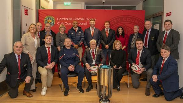 Mayor of the County of Cork, Cllr. Frank O'Flynn, Elected Members, Cork County Council Staff, Munster Rugby players, coaching staff and directors posing with the URC trophy at Cork County Hall.