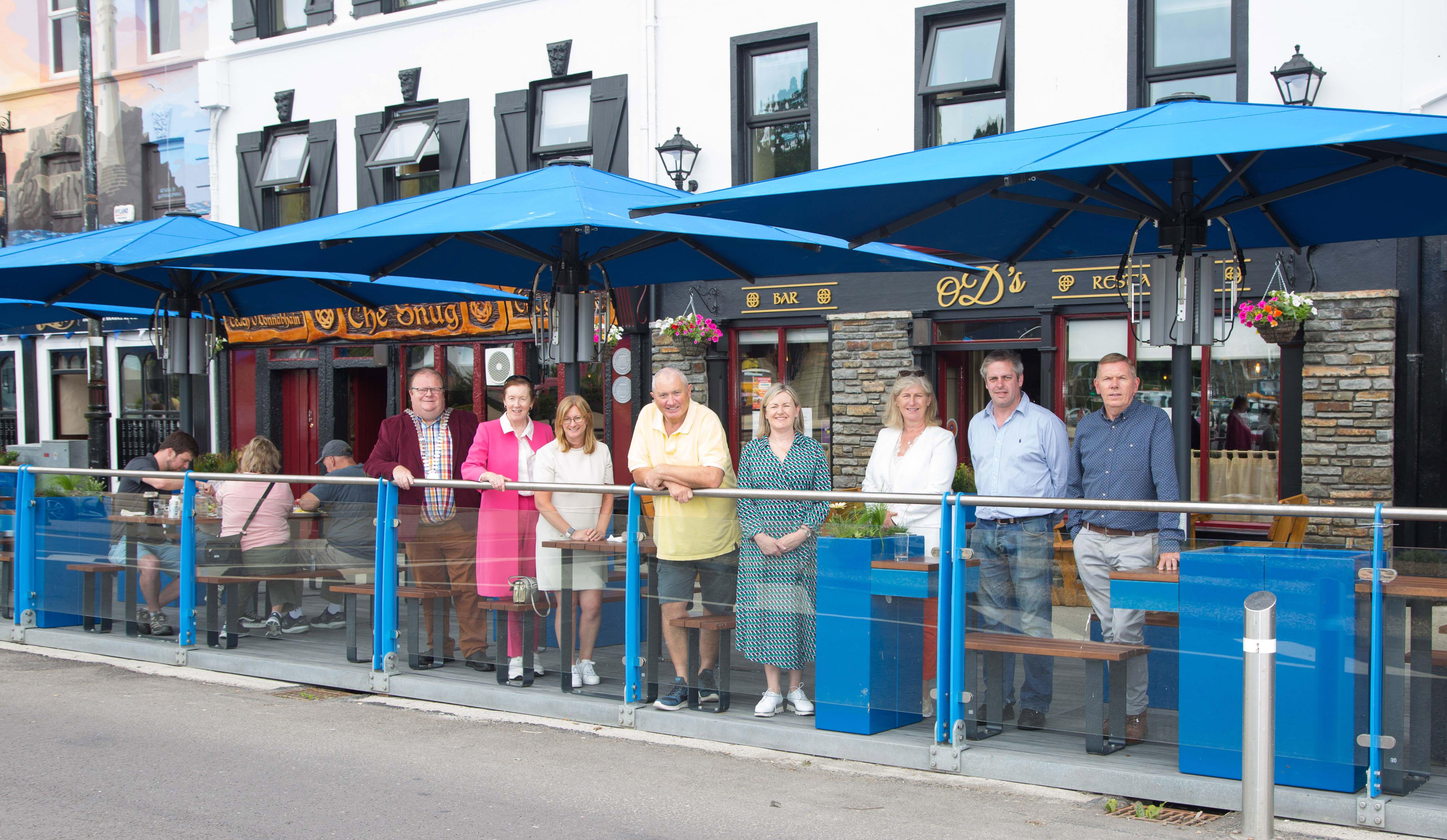 A group of people standing outside a restaurant