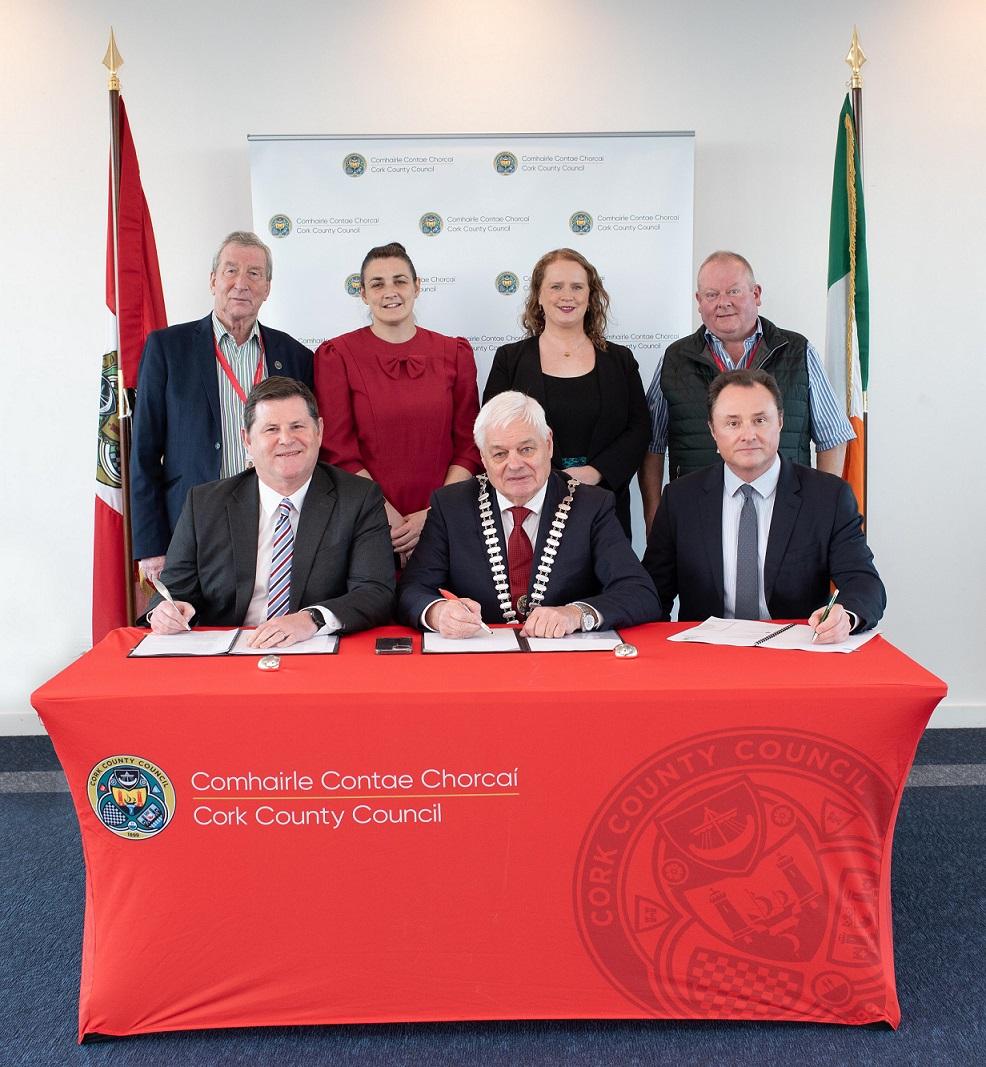 Pictured at the contract signing for the Baile Bhuirne to Macroom Active Travel project with the Mayor of County Cork, Cllr. Frank O'Flynn is Michael Lynch A/Divisional Manager South Cork, Cork County Council and Beren De Hora, Director, Fehily Timoney & Co along with (back row l to r) Cllr. Michael Looney, Cllr. Gobnait Moynihan, Cllr. Eileen Lynch and Cllr. Ted Lucey.