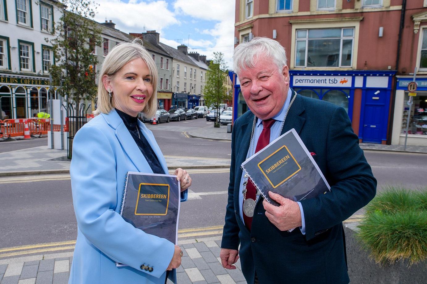 Cork County Council has officially launched its Town Centre First (TCF) Regeneration Plan for Skibbereen. The ambitious but pragmatic plan for Skibbereen Town Centre represents the culmination of significant public consultation by Cork County Council as part of the national Town Centre First policy initiative. Pictured: Chief Executive of Cork County Council, Valerie O’Sullivan and Cllr. Joe Carroll, Chairperson of the West Cork Municipal District. 
